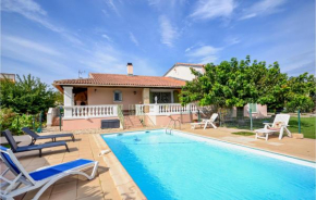  Four-Bedroom Holiday Home in Uchaud  Ушо